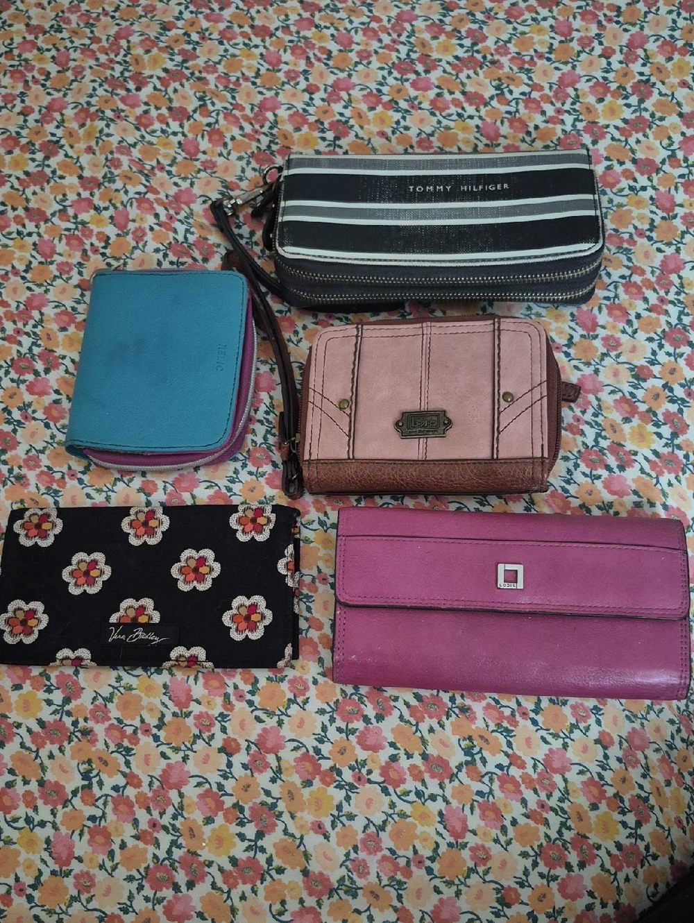 Tommy Hilfiger Black & White Striped Wristlet Wallet Bundle